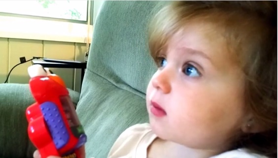 This Kid’s Reaction On What She Have Seen In TV Can Actually Make You Say “Oh My Goodness,” She’s So Cute!