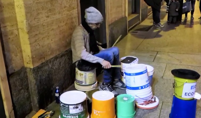 This Street Drummer Build His Drum Kit Consisting Of Buckets, Pots And Pans Like A Pro