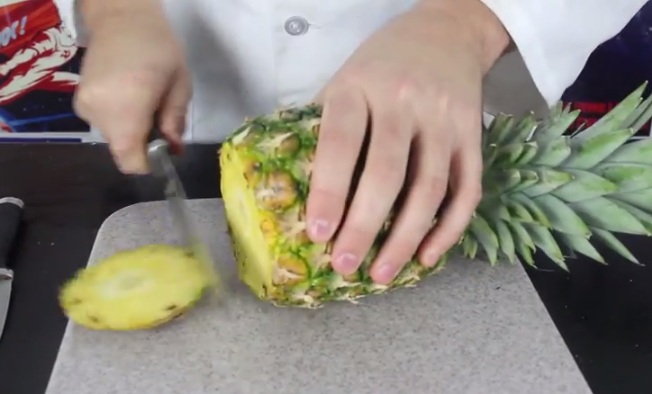 Here Are The 3 Special Ways On How To Cut and Serve Pineapple
