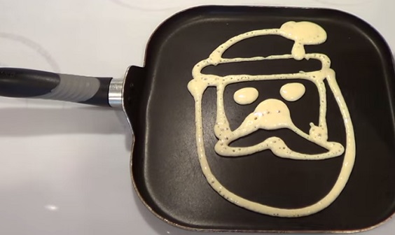 Here’s How You Can Make Your Own Christmas Pancakes At Home