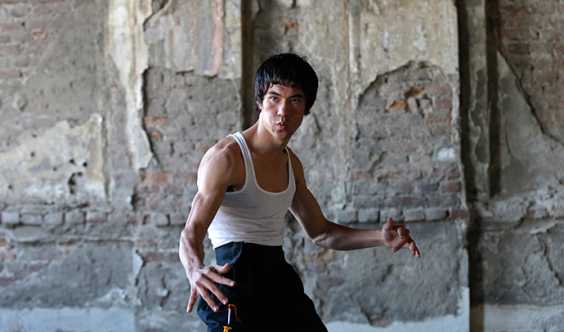 Man In Afghanistan Looks Like Bruce Lee And Got An Amazing Kung Fu Skills Too