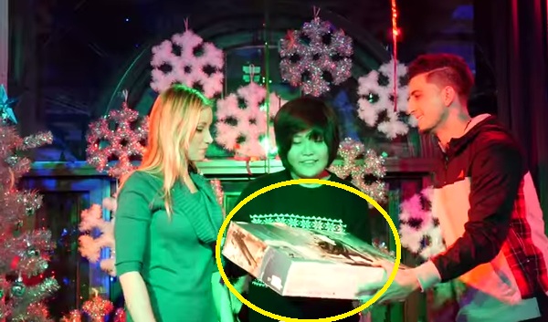 These Guys Gave Their Fans The Best Christmas Presents Ever