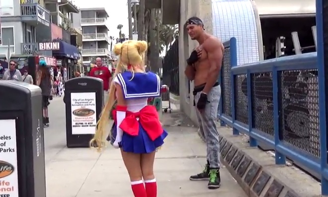 This Cosplayer Dresses Up As Sailor Moon And Prank Some Strangers