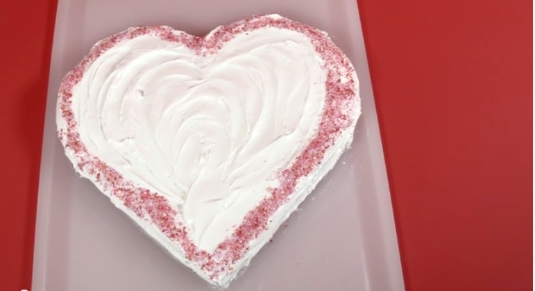 How To Make A Heart-Shaped Cake Perfect For Your Valentine’s Date