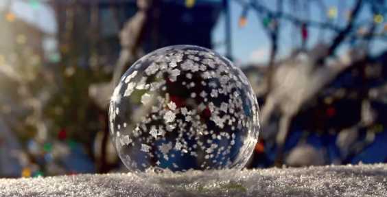 Look What Kind Of Magic Happened To This Soap Bubble In The Freezing Cold