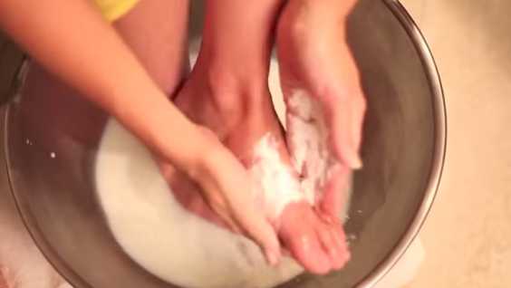 Make Your Own Foot Softener Using Only Two Ingredients Found In Your Kitchen