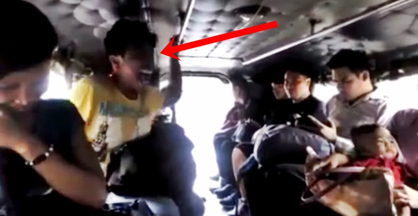 Hilarious Passenger Does Mini-Concert At A Public Jeepney In the Philippines…
