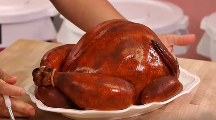 Learn How To Make A ‘Thanksgiving Turkey’ Cake Now – This Will Surely Surprise Everyone…