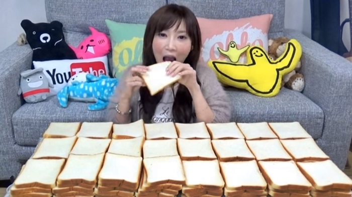 Women Eats 100 Pieces Of Sliced Bread In Just One Sitting – Unbelievable