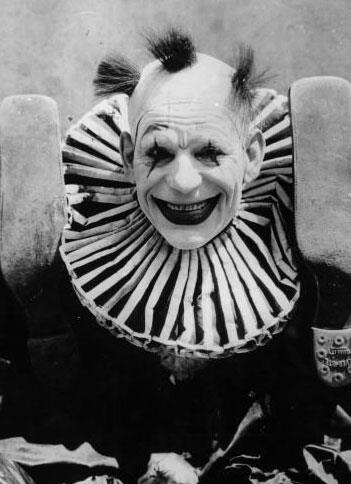35. Vintage Photos Of Creepy Clowns