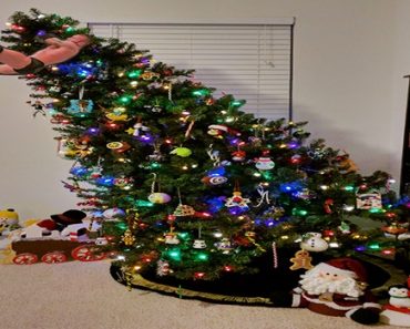 30 Unique Christmas Tree Toppers That You Might Not Have Seen Yet